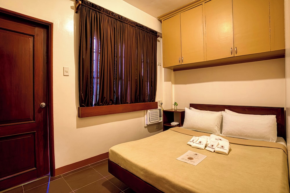 Signature Apartment, 3 Bedrooms, Kitchenette, Courtyard View photo 3