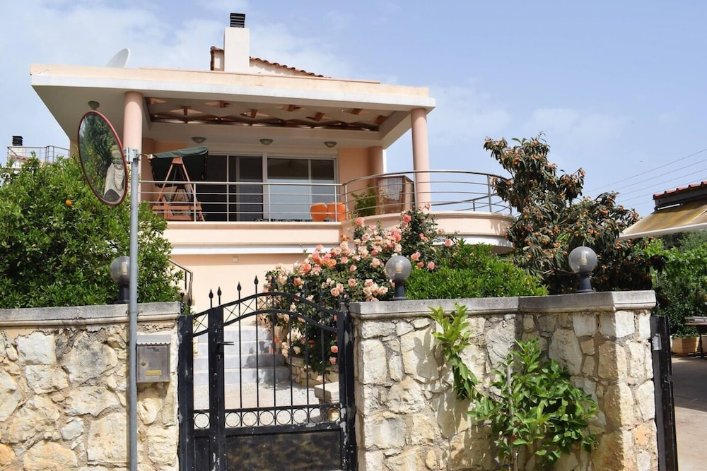 Villa photo 2