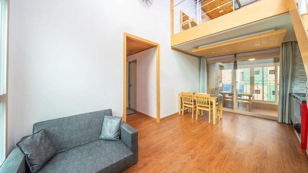 Basic Room, 1 Bedroom (Peppermint (Duplex/Spa/Private BBQ)) - Photo 2