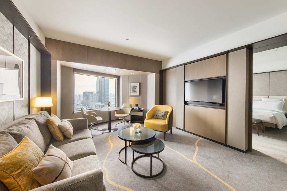 Suite, 1 King Bed, Club Lounge Access (Kaze)