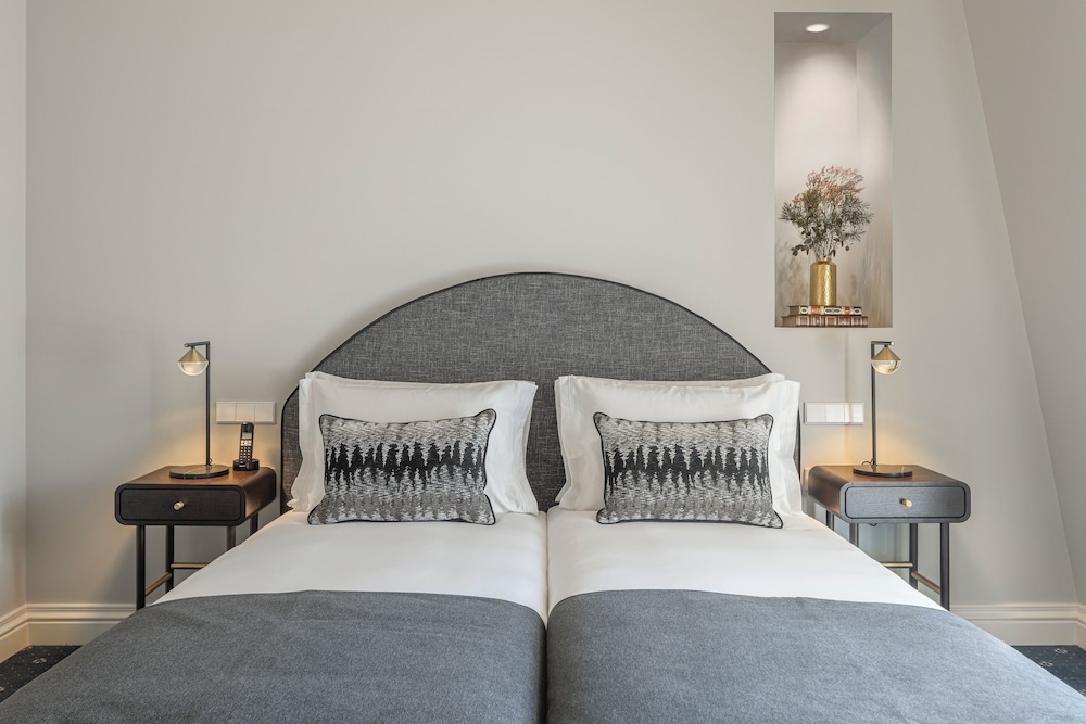 Signature Room - Photo 1