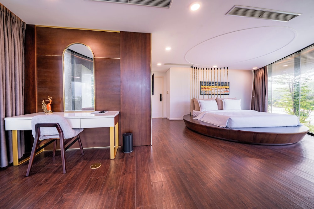 Royal Suite, 2 Bedrooms - Photo 3