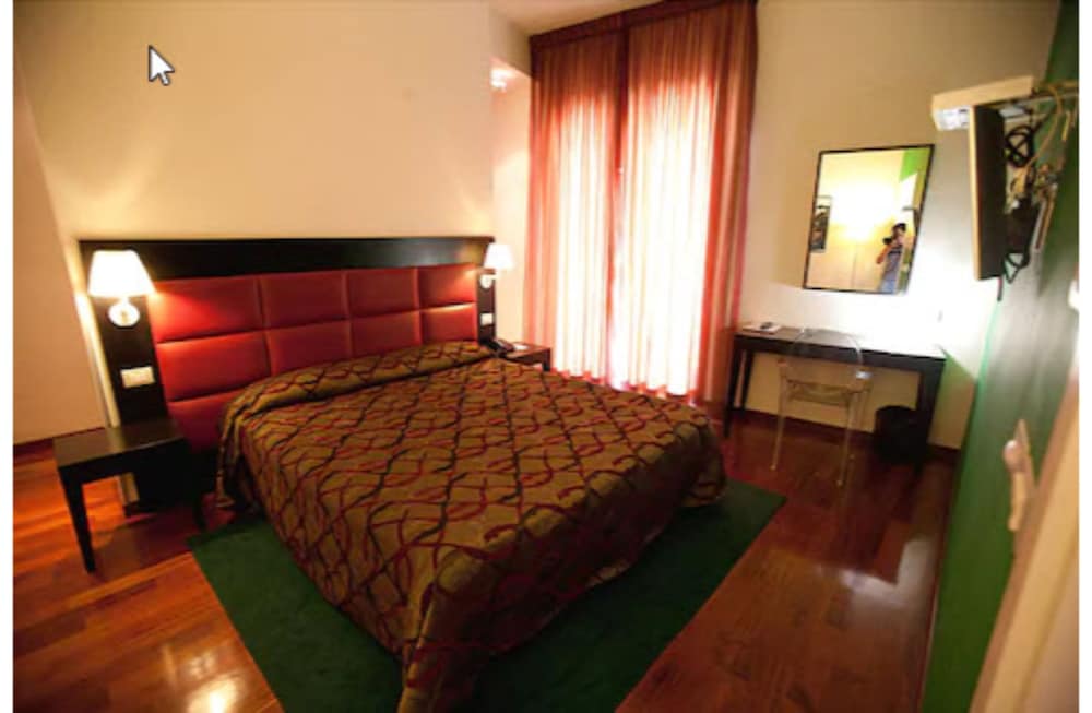 Double Room Single Use - Photo 4