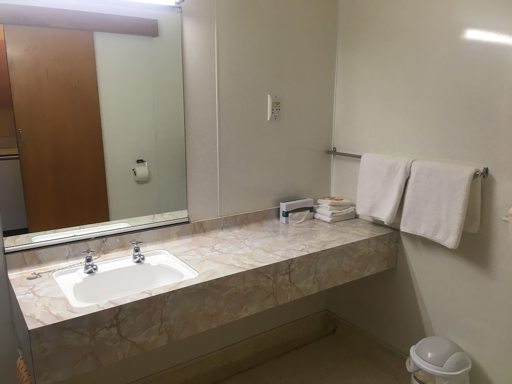 Standard Room - Sleeps 4 photo 3