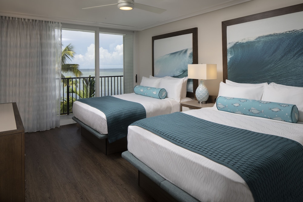 Suite, 2 Queen Beds, Partial Ocean View