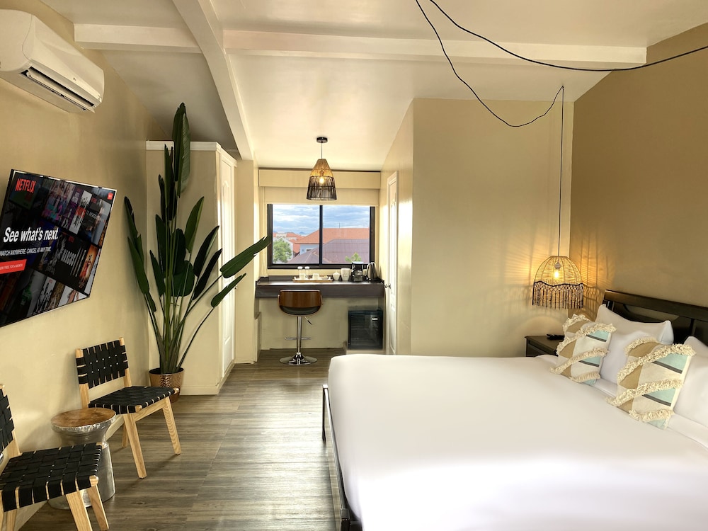 Luxury Room, 1 King Bed, Non Smoking photo 1
