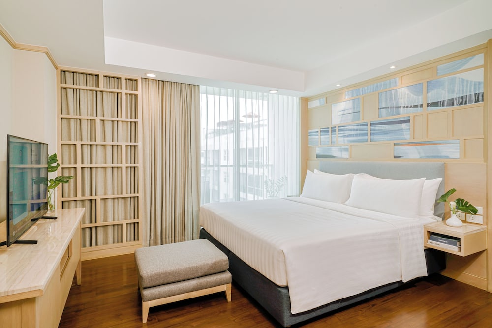 Deluxe Suite, 1 Bedroom, Garden View (King Bed) photo 2