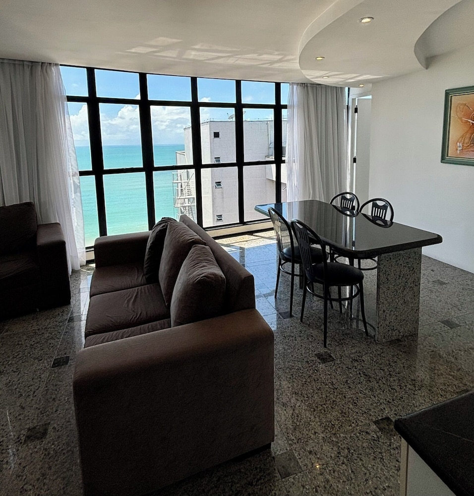 Executive Room - Photo 11