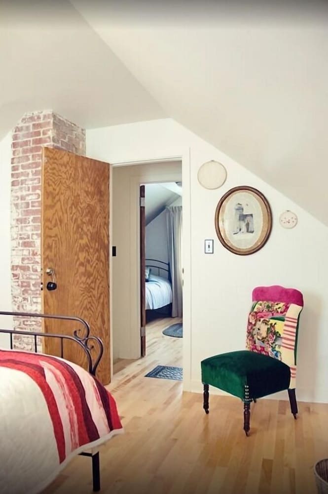 Room, 1 Queen Bed (302) photo 1