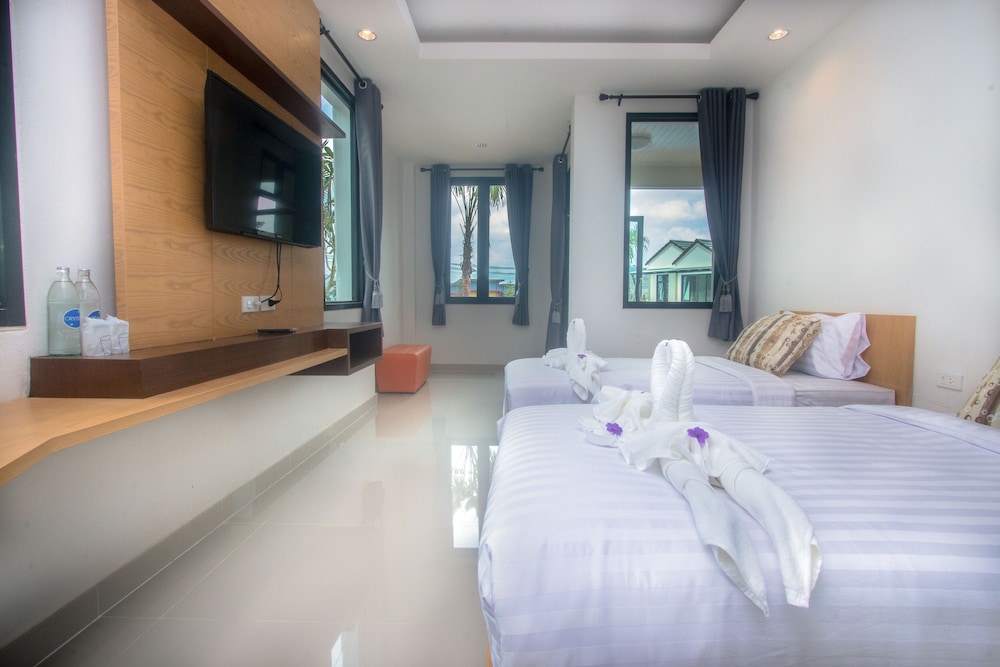 Superior Twin Room , Pool View photo 1