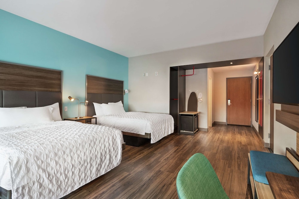 Room, 2 Queen Beds, Accessible (Hearing) - Photo 1