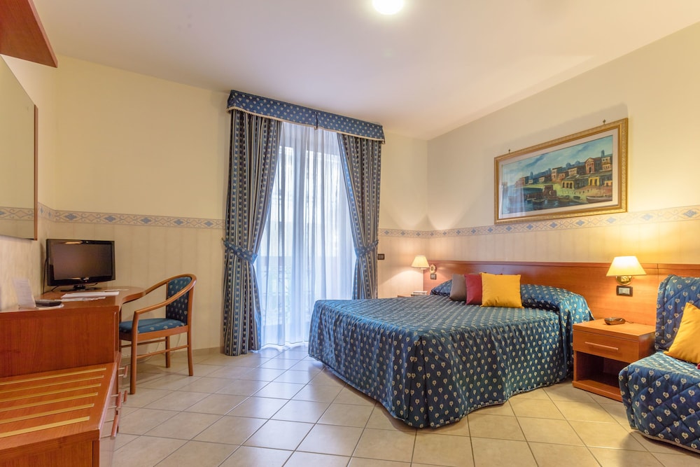 Suite - Photo 3