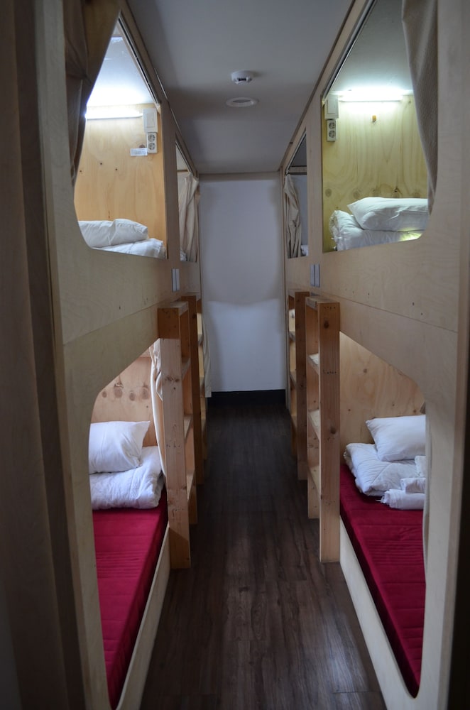 Capsule Bed-Female Only (Foreigners Only) photo 1