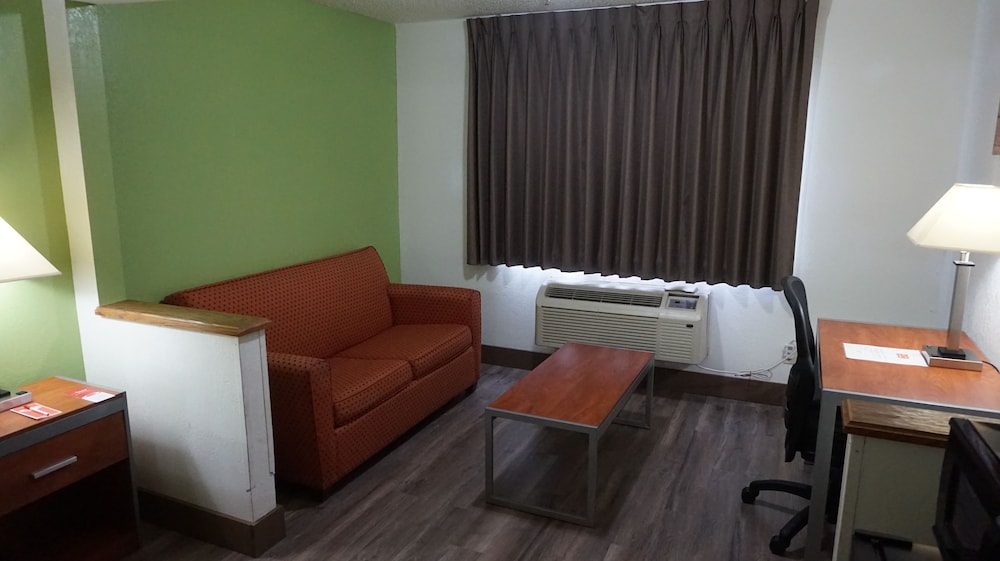 Suite, 1 King Bed, Non Smoking - Photo 4
