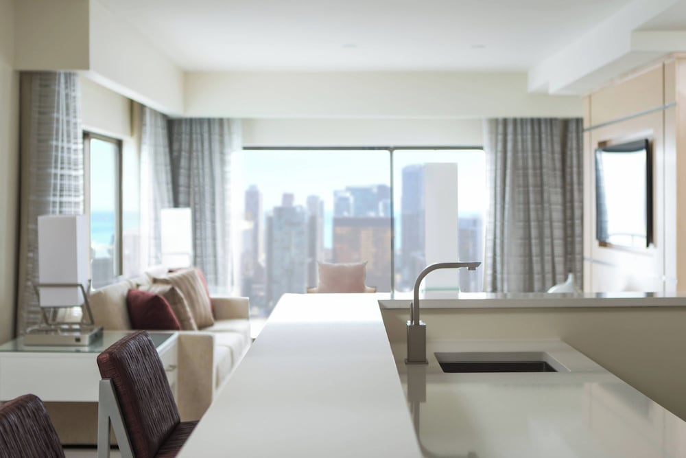 Suite, 1 Bedroom, City View - Photo 4