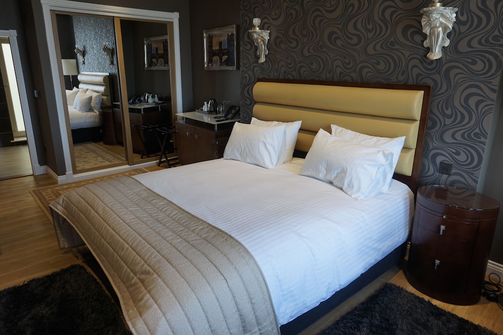 Junior Suite, 1 King Bed, Beach View photo 3
