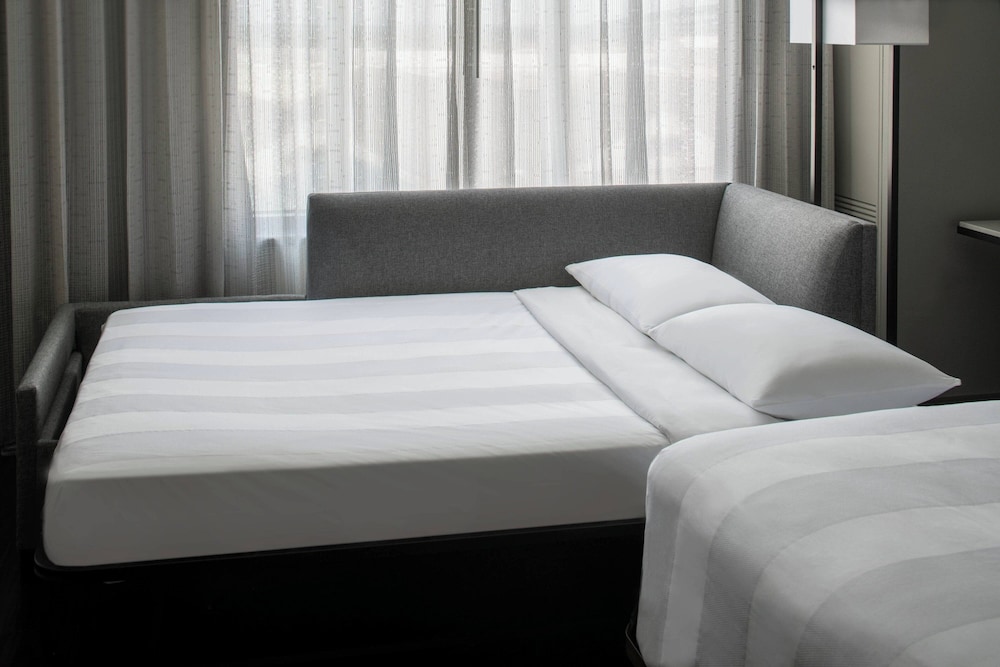 Executive Room, 1 King Bed with Sofa bed - Photo 13