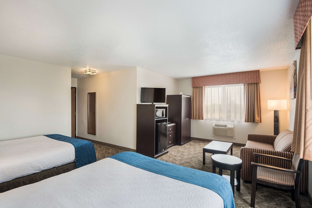 Suite, Multiple Beds, Non Smoking, Refrigerator & Microwave (with Sofabed) photo 1