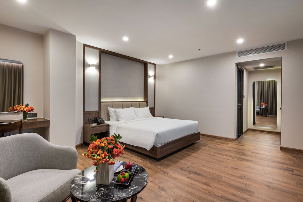 Deluxe Double Room (Ocean Partial View) - Photo 2
