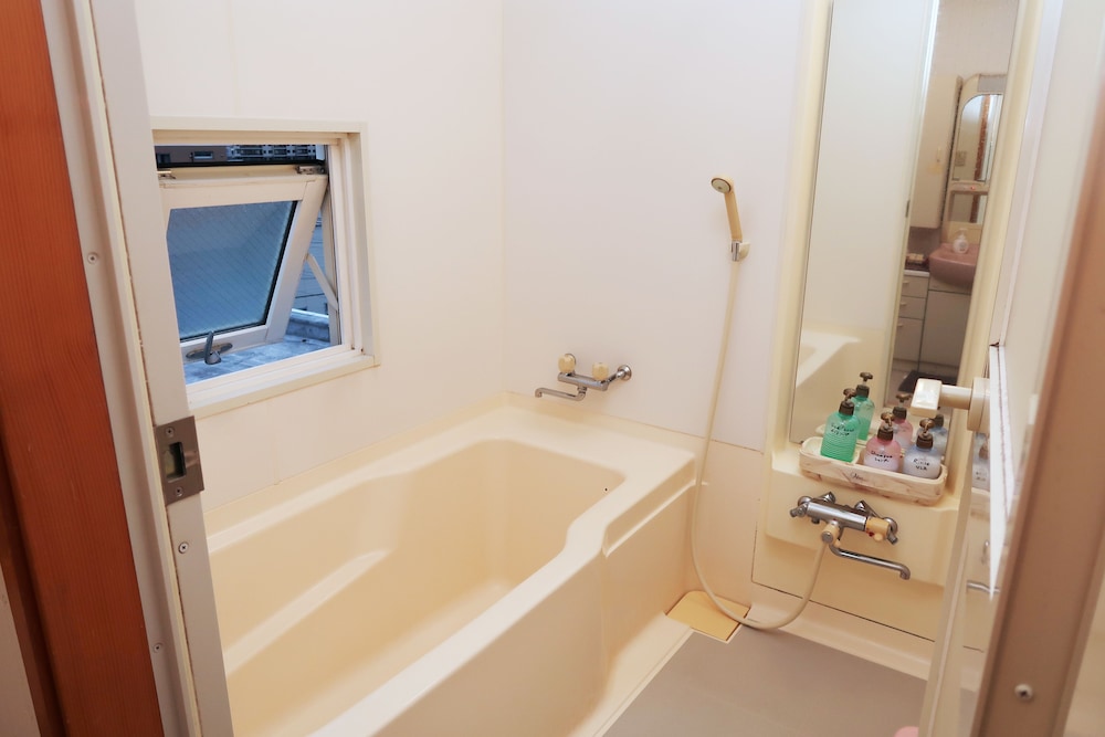 Twin Room, Shared Bathroom, Harbor View photo 3