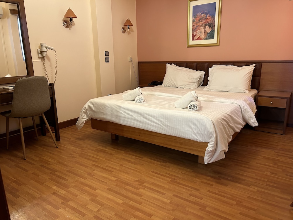 Double or Twin Room - Photo 10
