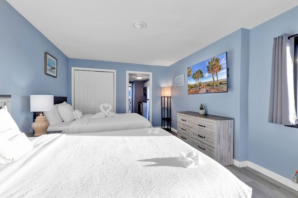 Classic Condo, 1 Bedroom, Balcony, Ocean View