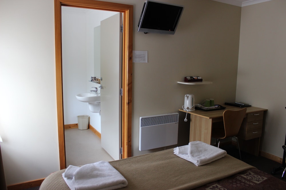 Rear Facing Ensuite No View photo 2