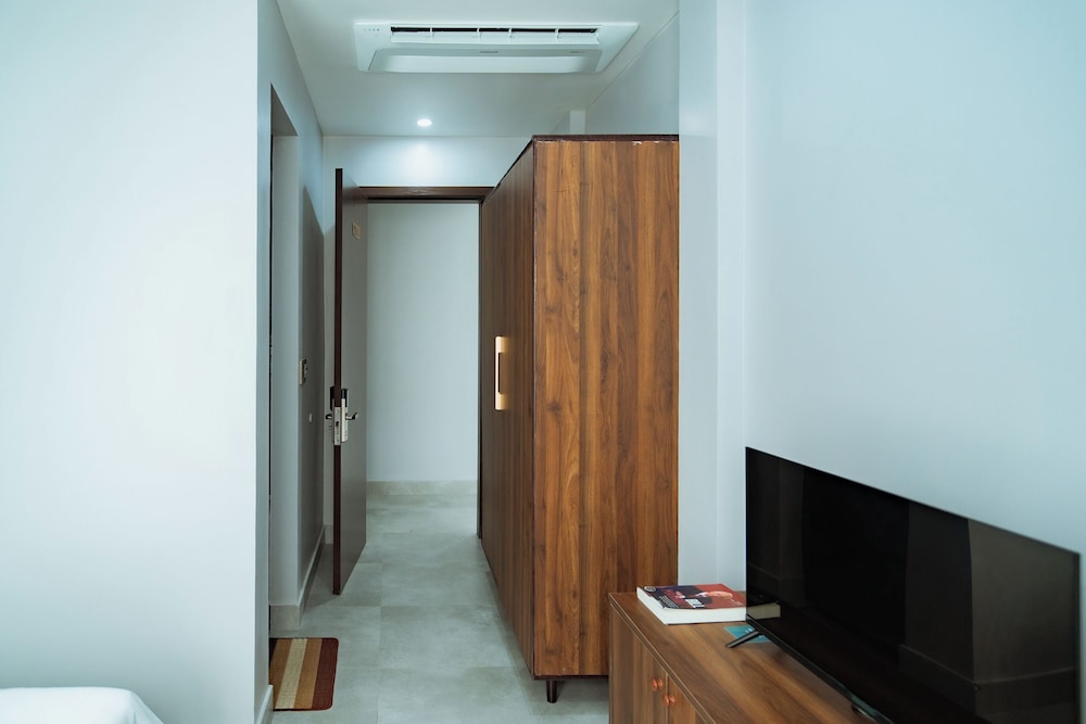 Standard King Room photo 3
