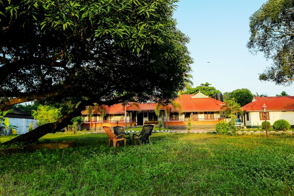 Deluxe Triple Room, 2 Bedrooms, Beach View photo 3