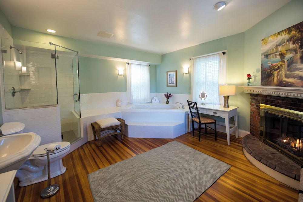 Chapman Cottage Premier King photo 2