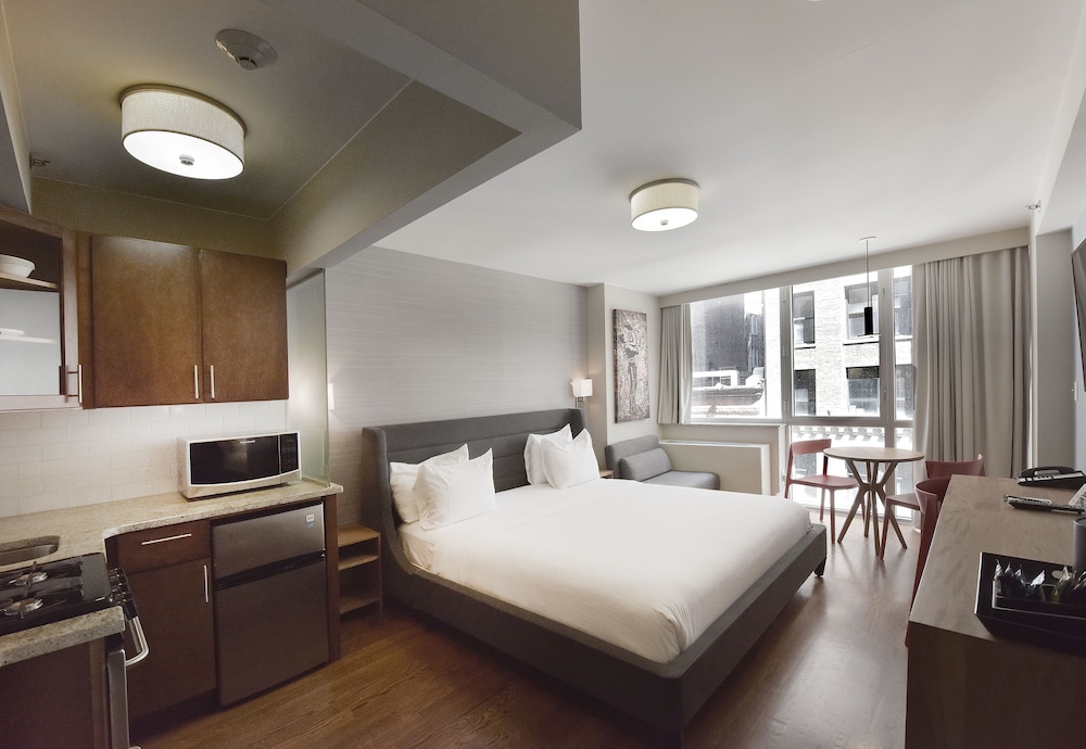 King Superior with Kitchen