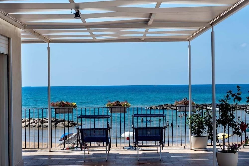 Condo, 2 Bedrooms, Sea View photo 3