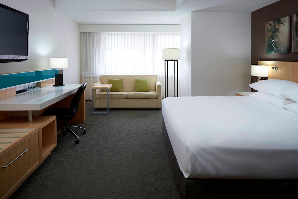 Deluxe Room, 1 King Bed - Photo 1