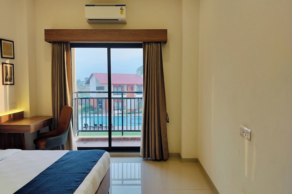 Signature Suite - Photo 7