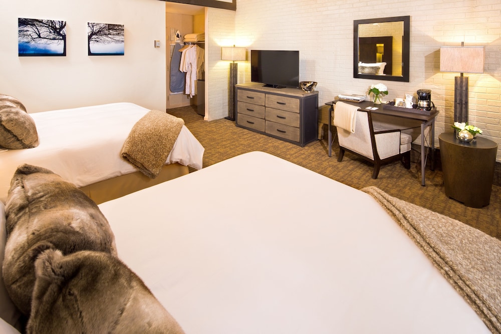 Superior Room, 2 Queen Beds - Photo 8