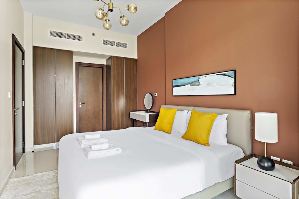 Vera Residences 2102 photo 3