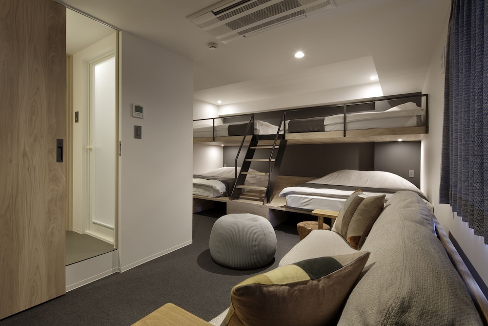 Family Room (Ensuite Bathroom, 2 bunk beds + 1 sofa bed) photo 2