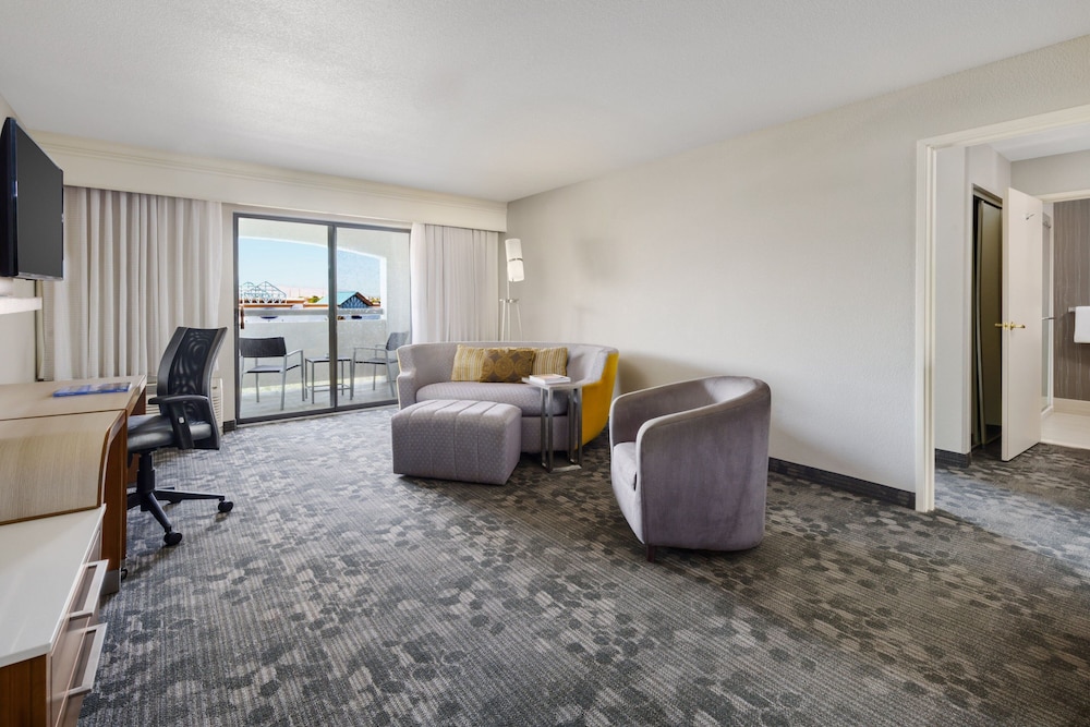 Suite, 1 Bedroom - Photo 3
