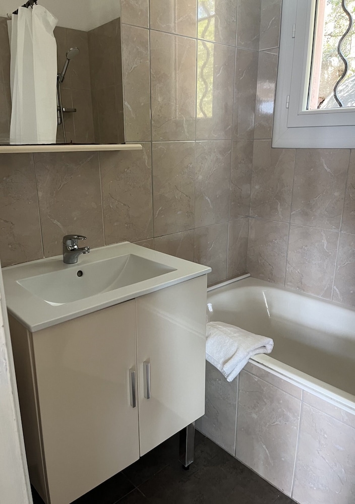 Comfort House, 2 Bedrooms, Sea Facing photo 3