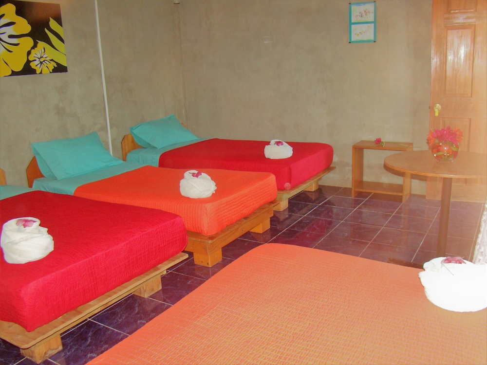 Basic Triple Room, 1 Bedroom, Private Bathroom, Garden View photo 1