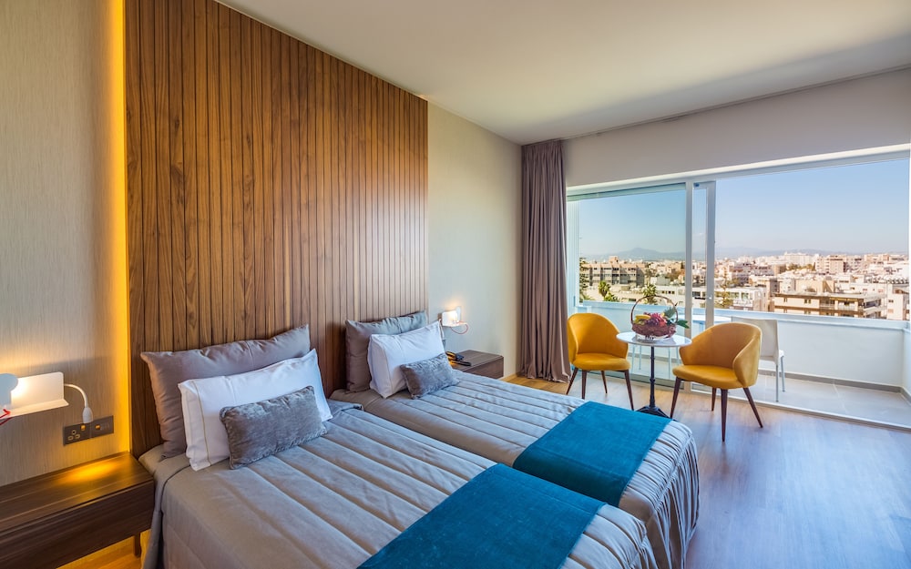 Standard Room, 2 Twin Beds, City View - Photo 8