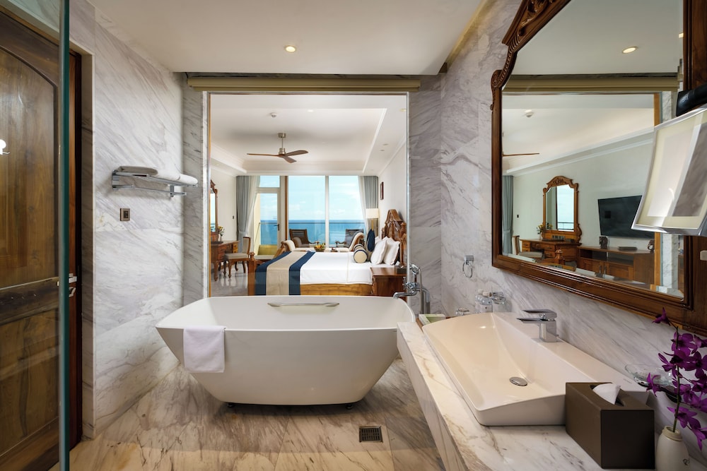 Premier Room, Sea View - Photo 4