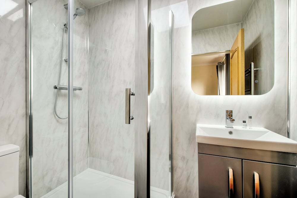 Standard Twin Room - Photo 8