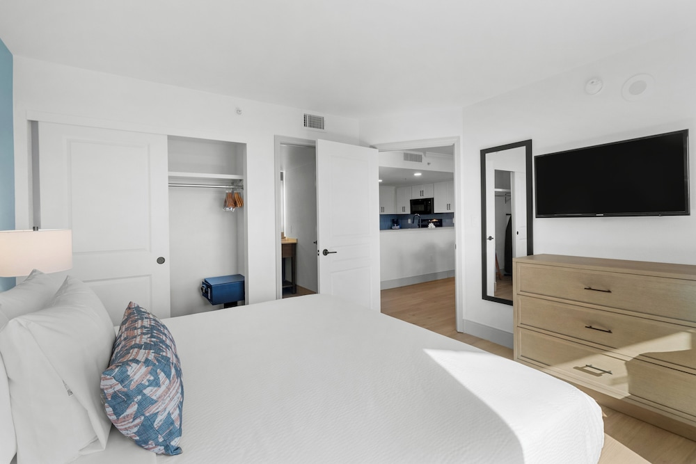South Tower Angle Ocean View Deluxe Three Bedroom Condo - Photo 10