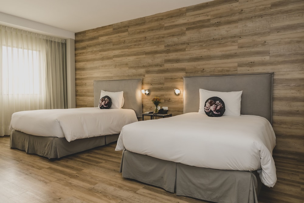 Premium Twin Room - Photo 4