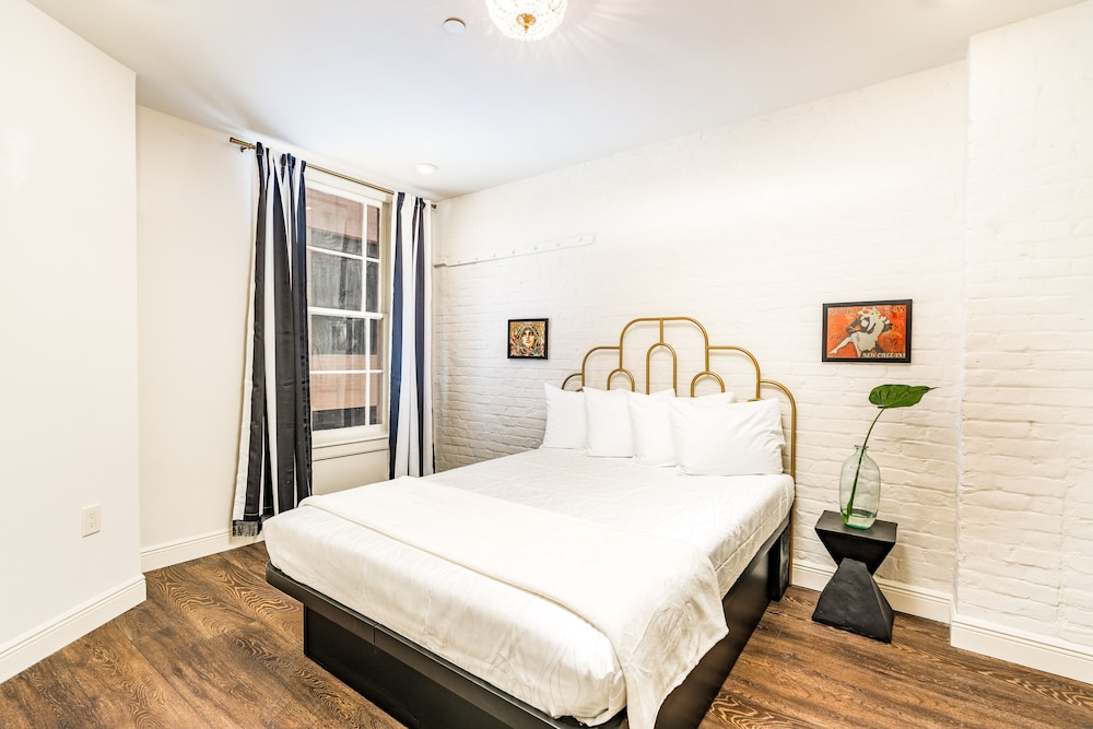 Luxury Condo 305