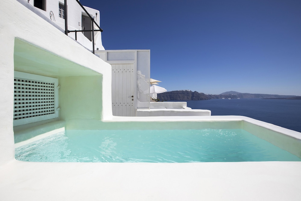 Superior Suite with Outdoor Plunge Pool and Caldera View