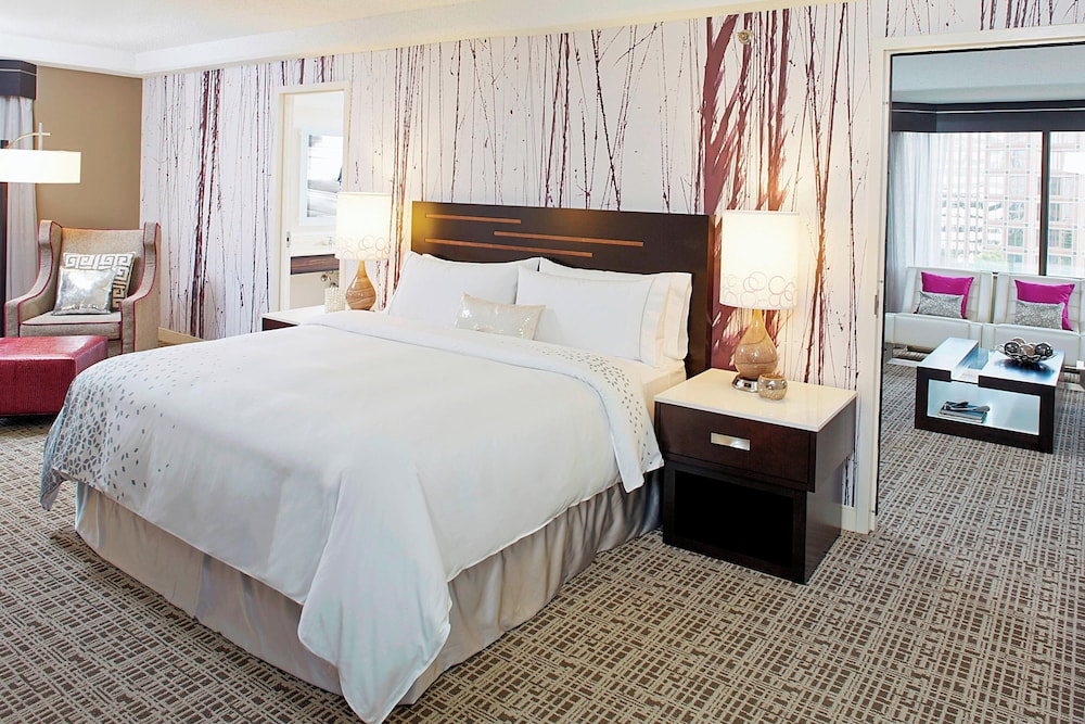 Suite, 1 Bedroom, Corner - Photo 2