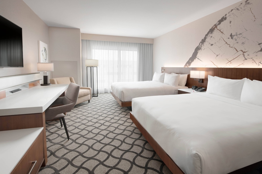 Room, 2 Queen Beds (Mobility/Hearing Accessible, Tub)