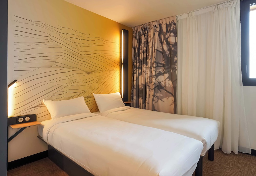 Twin Room, Non Smoking - Photo 1